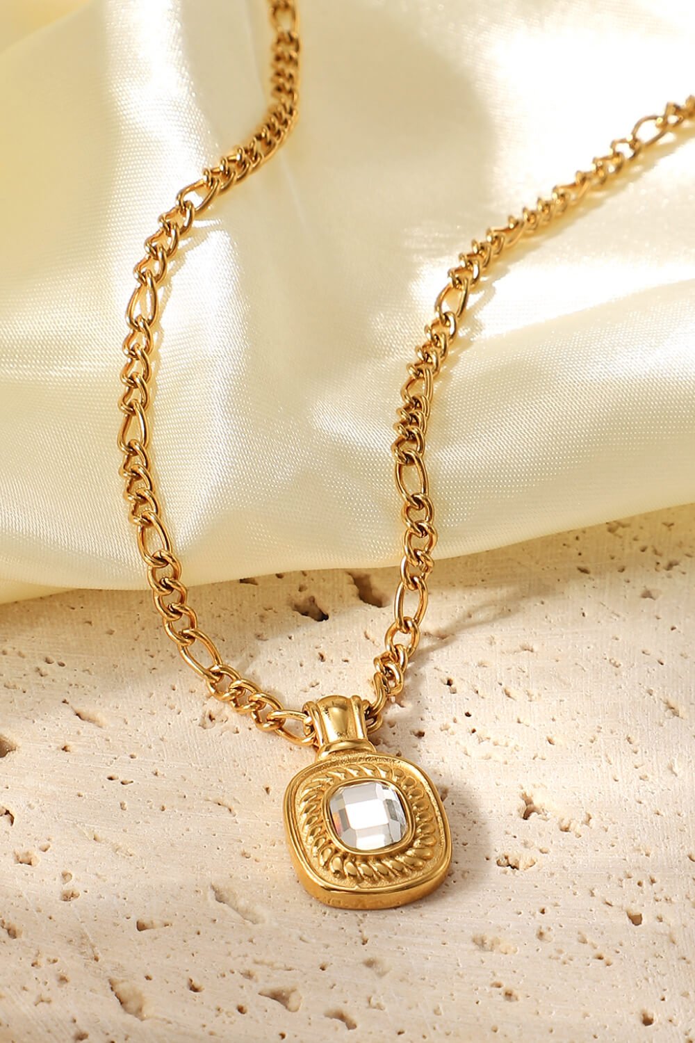18K Gold Plated Inlaid Rhinestone Pendant Necklace - Loulou Boutique