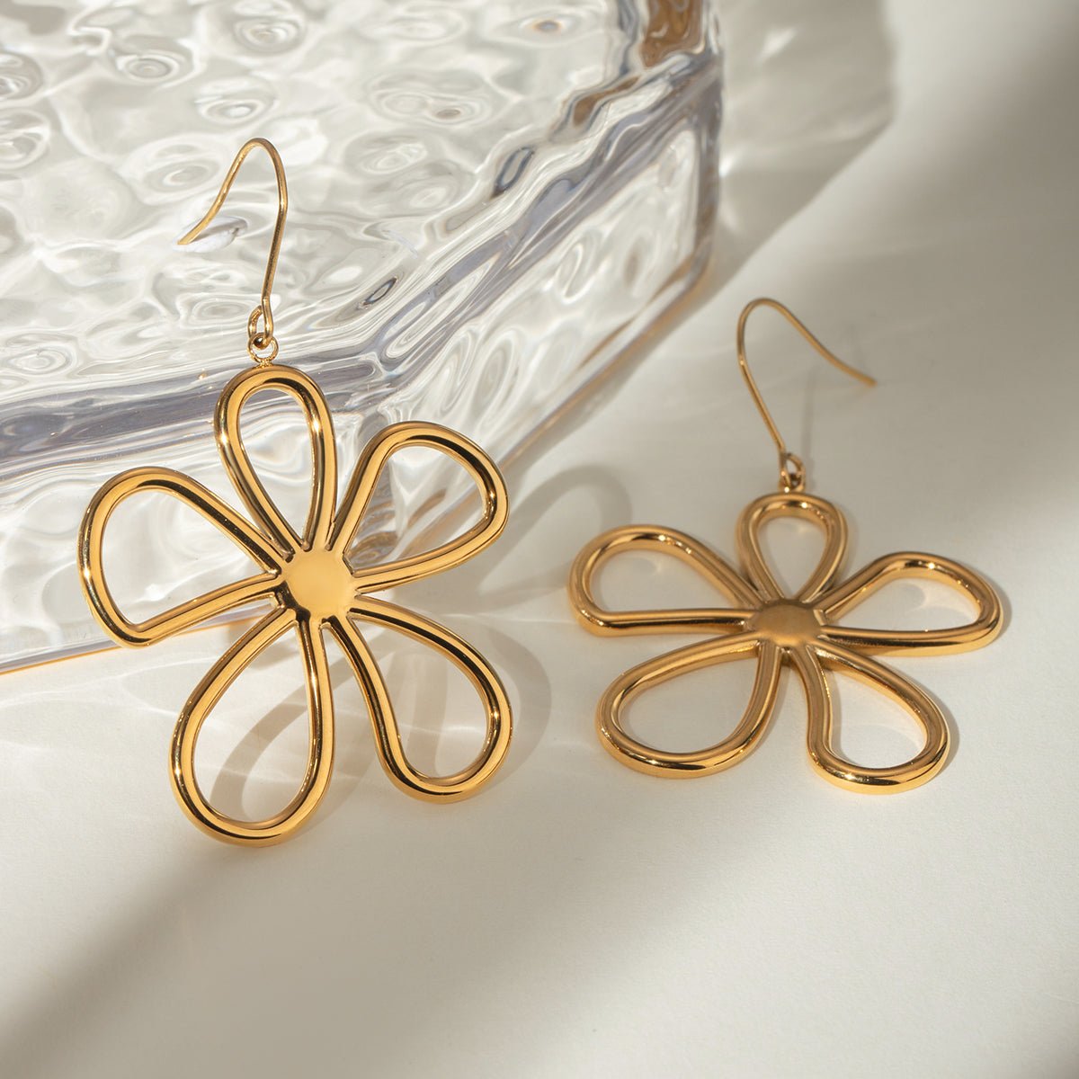 18K Gold - Plated Flower Earrings - Loulou Boutique