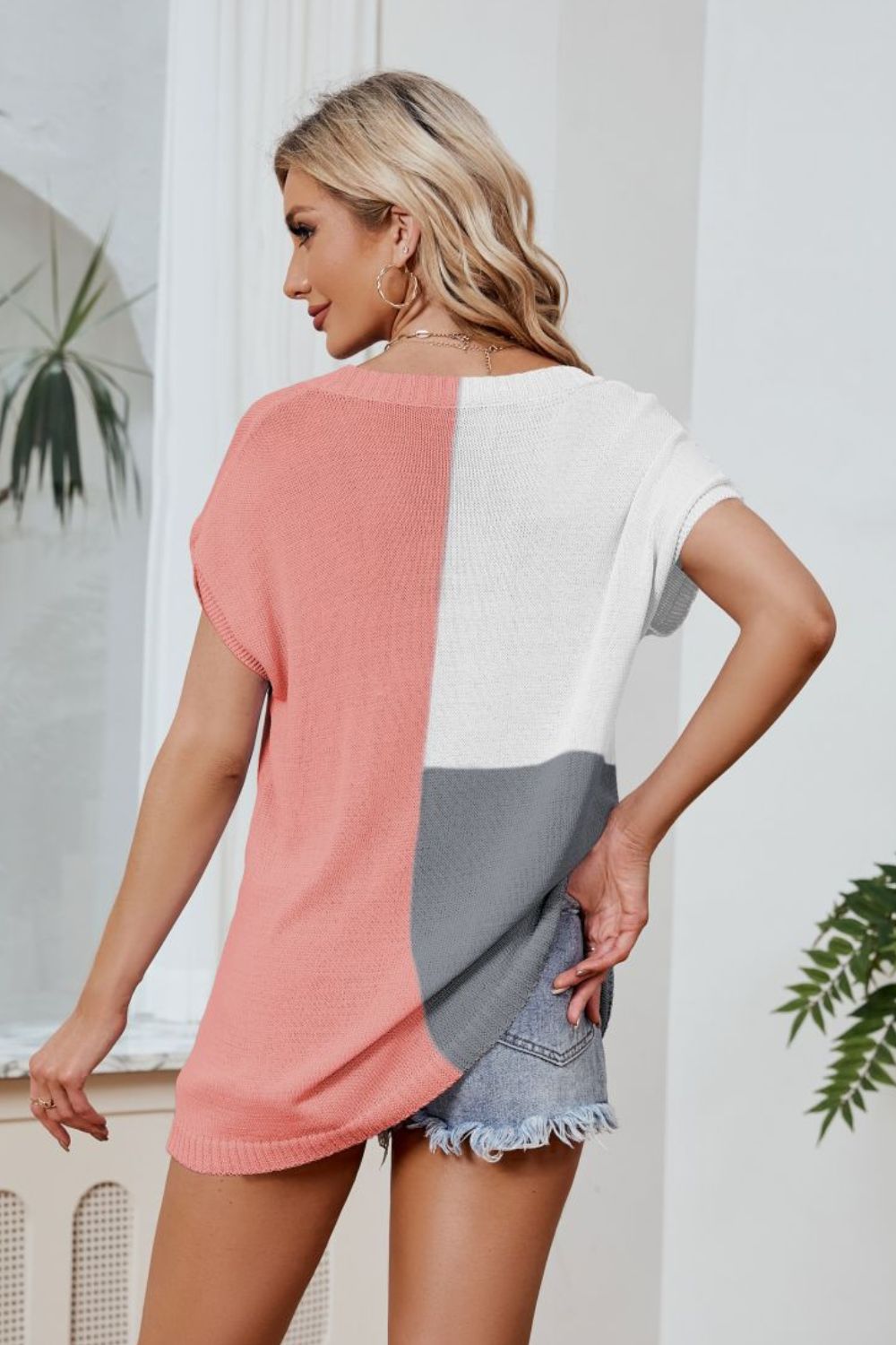 Color Block V - Neck Knit Top - Loulou Boutique