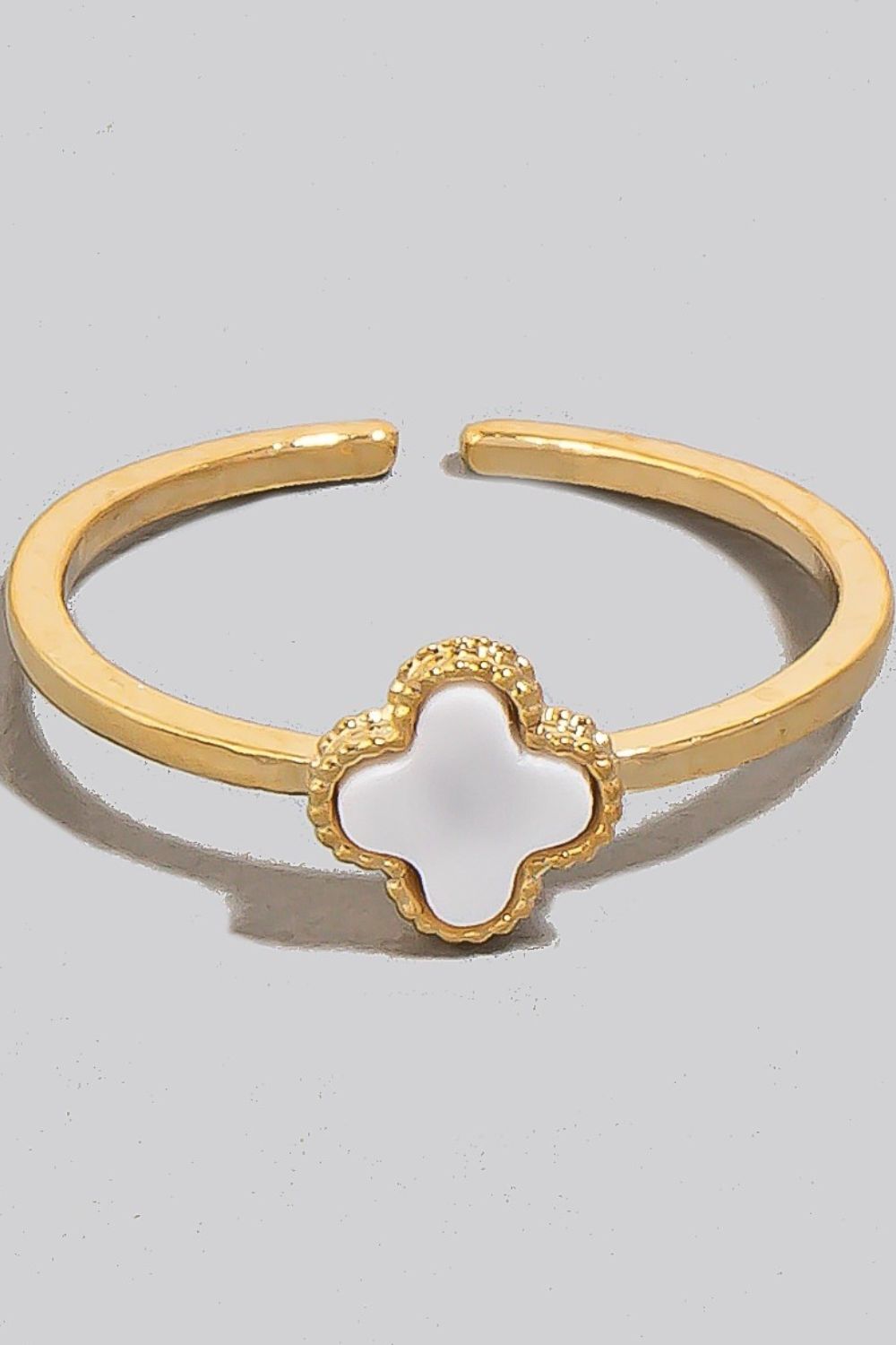 Fame Clover Charm Dainty Band Ring - Loulou Boutique